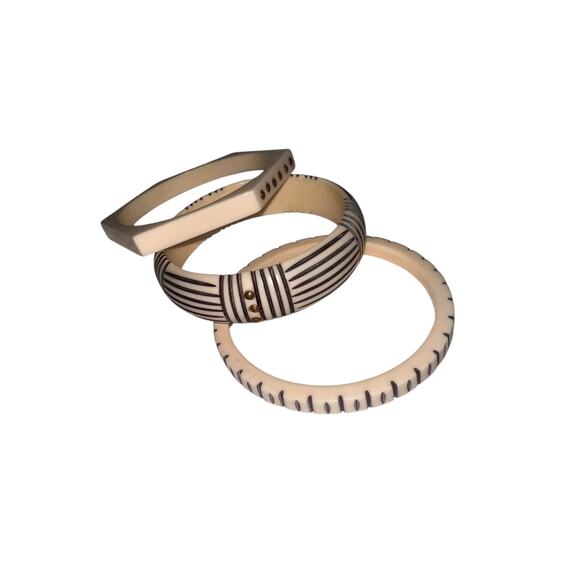 Iris Apfel & Bajalia 13 Pc Ivory Tone Tribal Resin Bangle Set Etched Geometric - Picture 3 of 8